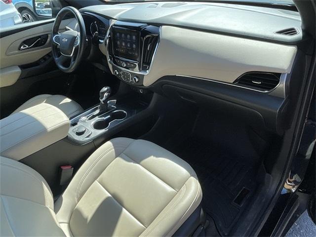 Photo of 2023 Mosaic Black Metallic Chevrolet Traverse