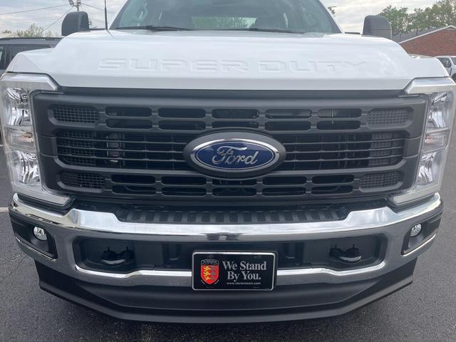 Photo of 2025 Oxford White Ford F-350