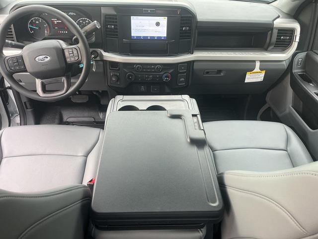 Photo of 2025 Oxford White Ford F-350