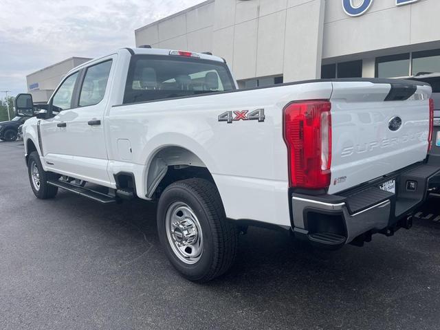 Photo of 2025 Oxford White Ford F-350