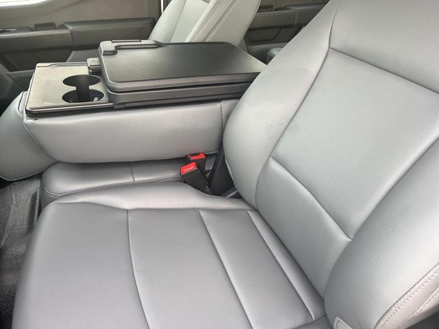 Photo of 2025 Oxford White Ford F-350