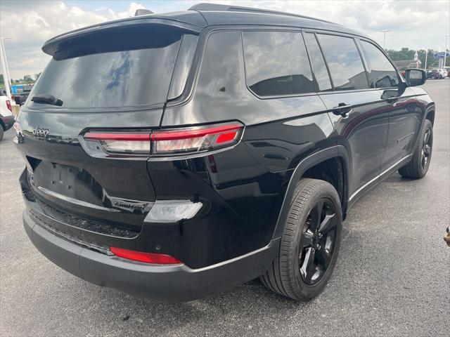 Photo of 2023 Diamond Black Crystal Pearlcoat Jeep Grand Cherokee L