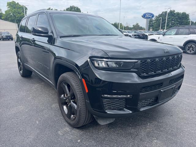 Photo of 2023 Diamond Black Crystal Pearlcoat Jeep Grand Cherokee L