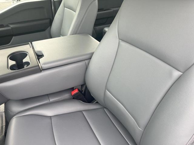 Photo of 2025 Oxford White Ford F-350