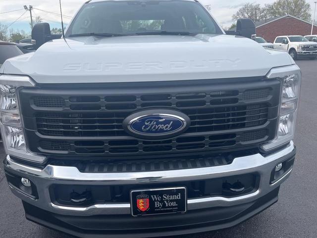 Photo of 2025 Oxford White Ford F-350