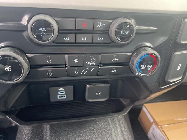 Photo of 2025 Oxford White Ford F-350