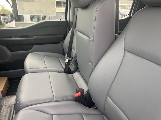 Photo of 2025 Oxford White Ford F-350