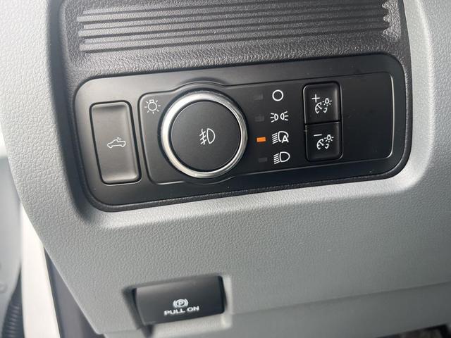 Photo of 2025 Oxford White Ford F-350