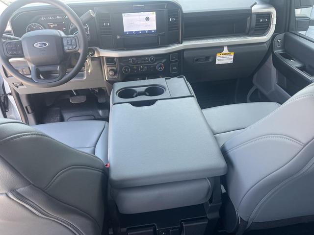 Photo of 2025 Oxford White Ford F-250