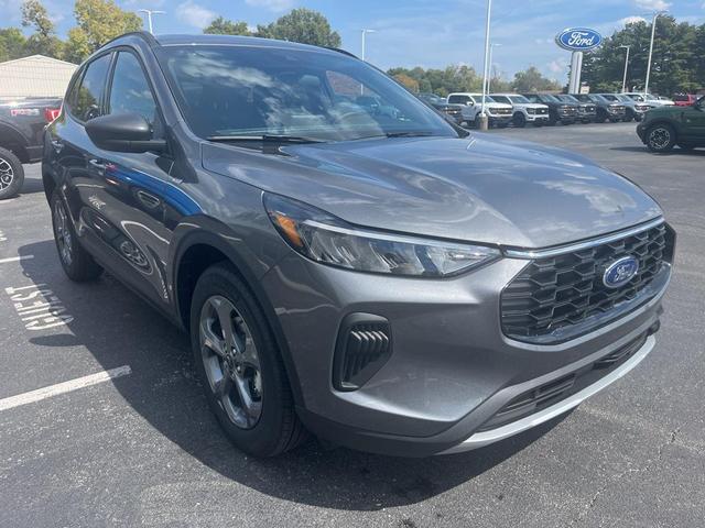 Photo of 2025 Carbonized Gray Metallic Ford Escape