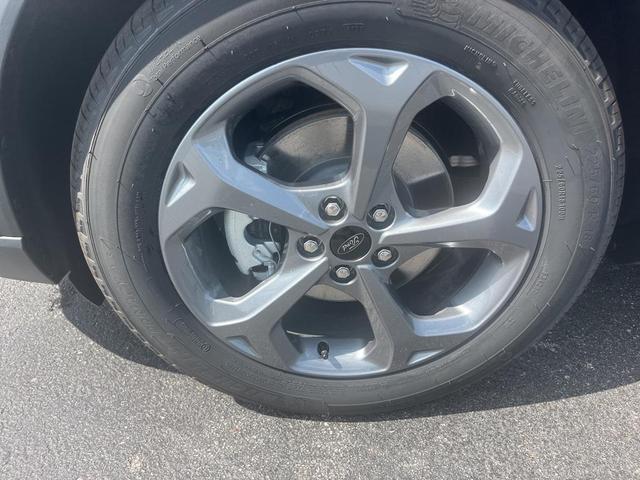 Photo of 2025 Carbonized Gray Metallic Ford Escape