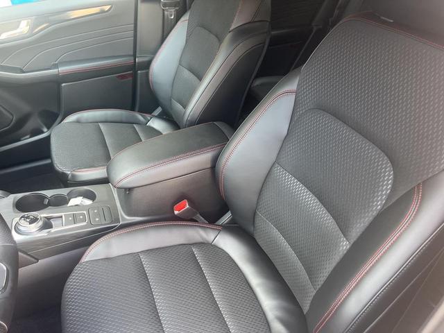 Photo of 2025 Carbonized Gray Metallic Ford Escape