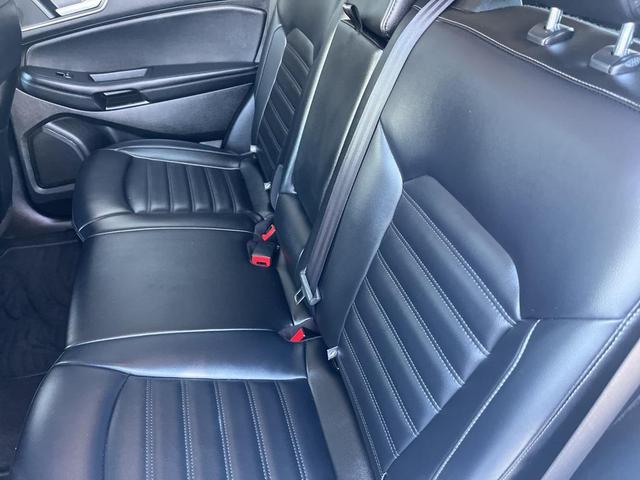 Photo of 2022 Oxford White Ford Edge