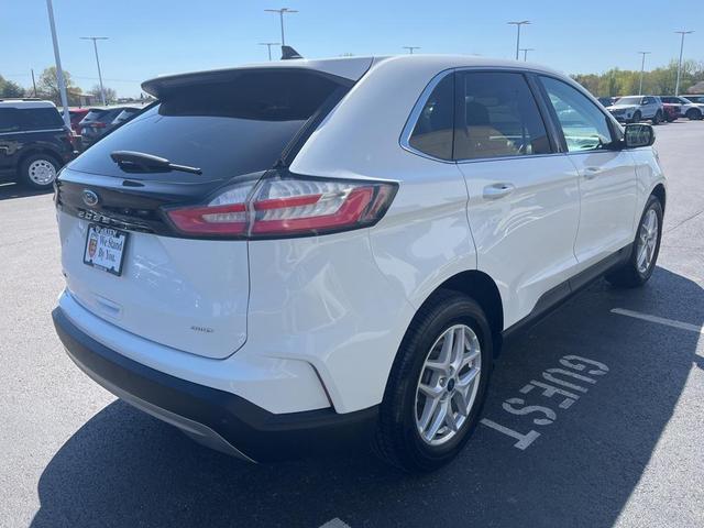 Photo of 2022 Oxford White Ford Edge