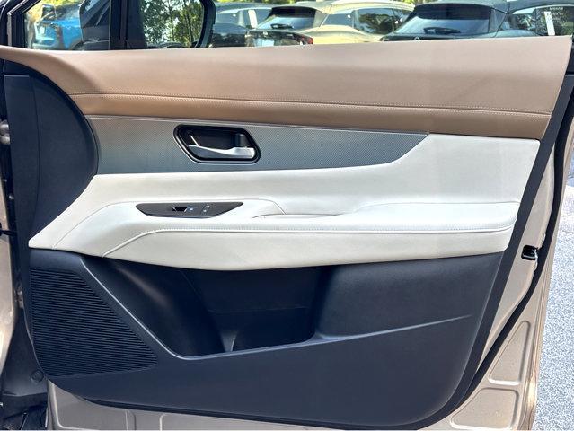 Photo of 2025 Champagne Silve Nissan Murano