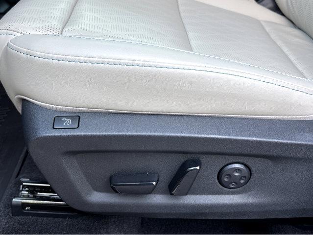 Photo of 2025 Champagne Silve Nissan Murano