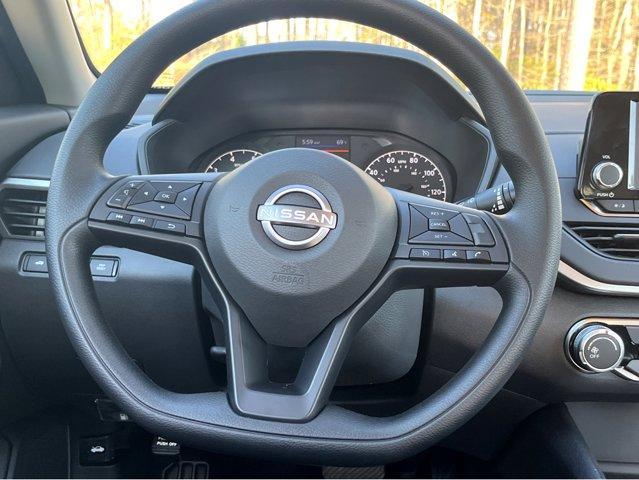 Photo of 2024 Glacier White Nissan Altima
