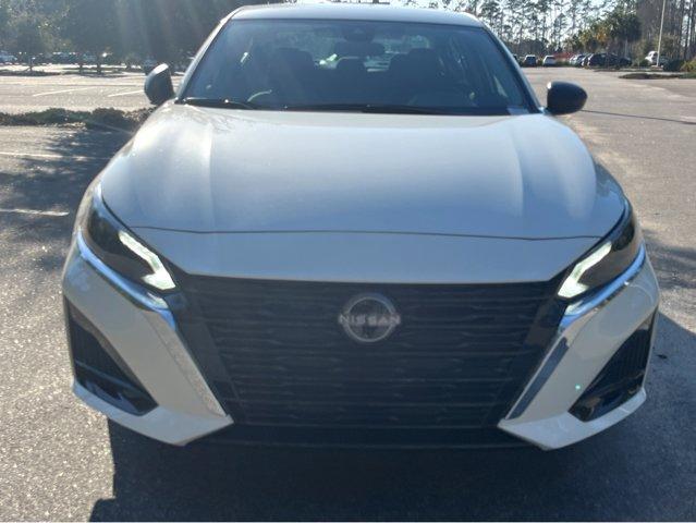 Photo of 2024 Glacier White Nissan Altima