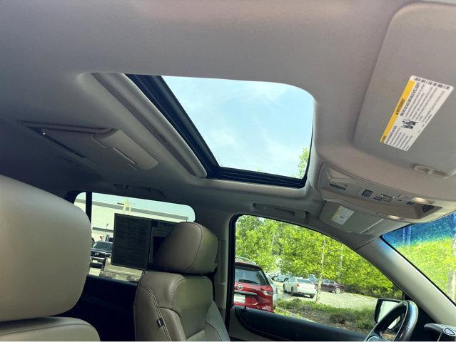 Photo of 2018 Summit White Chevrolet Tahoe