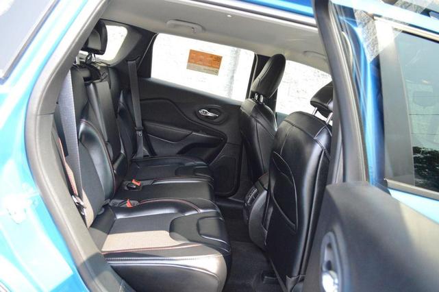 Photo of 2022 Hydro Blue Pearlcoat Jeep Cherokee