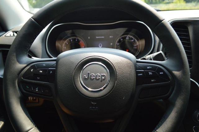 Photo of 2022 Hydro Blue Pearlcoat Jeep Cherokee