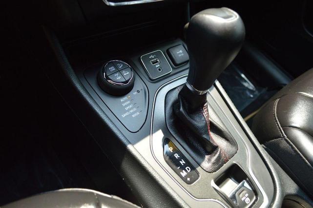 Photo of 2022 Hydro Blue Pearlcoat Jeep Cherokee