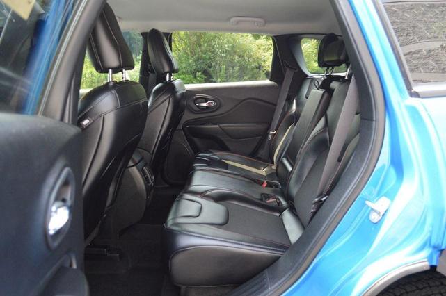 Photo of 2022 Hydro Blue Pearlcoat Jeep Cherokee