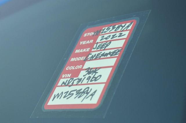 Photo of 2022 Hydro Blue Pearlcoat Jeep Cherokee