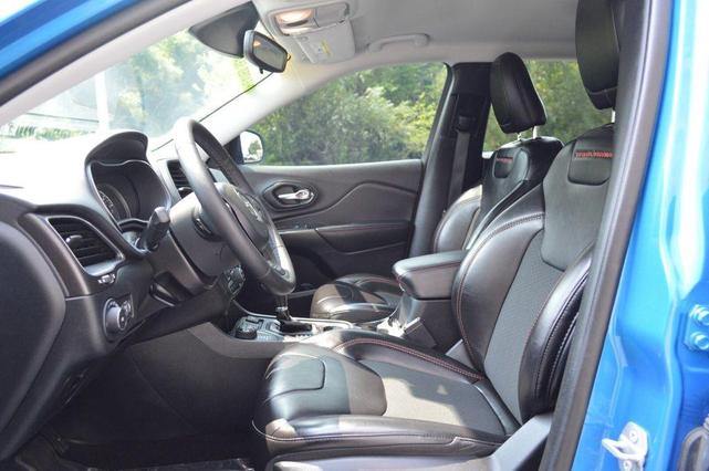 Photo of 2022 Hydro Blue Pearlcoat Jeep Cherokee