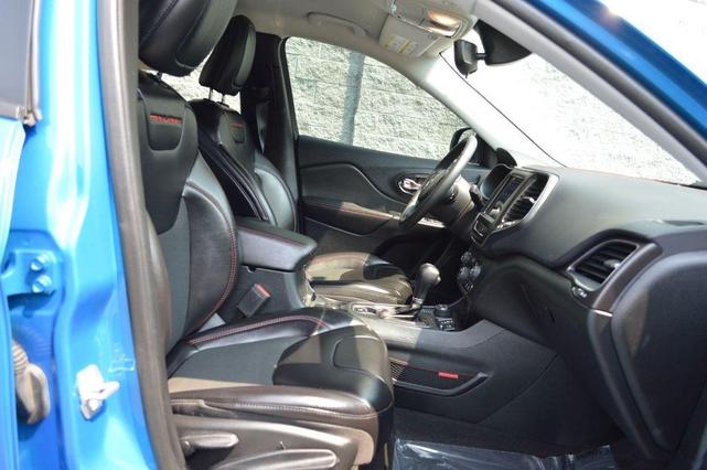 Photo of 2022 Hydro Blue Pearlcoat Jeep Cherokee