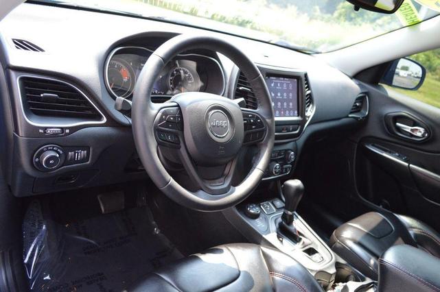 Photo of 2022 Hydro Blue Pearlcoat Jeep Cherokee