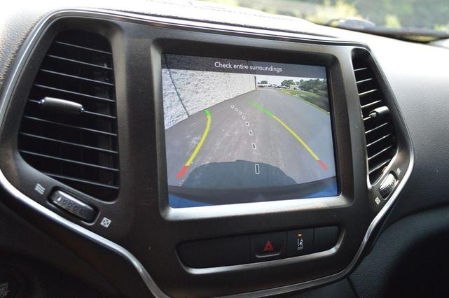 Photo of 2022 Hydro Blue Pearlcoat Jeep Cherokee