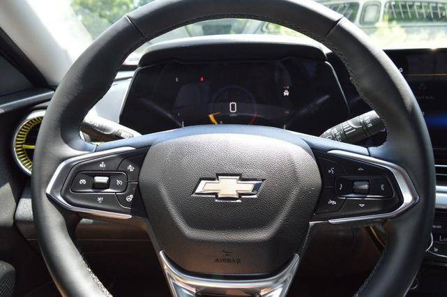 Photo of 2025 Sterling Gray Metallic Chevrolet Trax