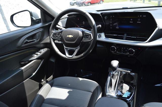 Photo of 2025 Sterling Gray Metallic Chevrolet Trax