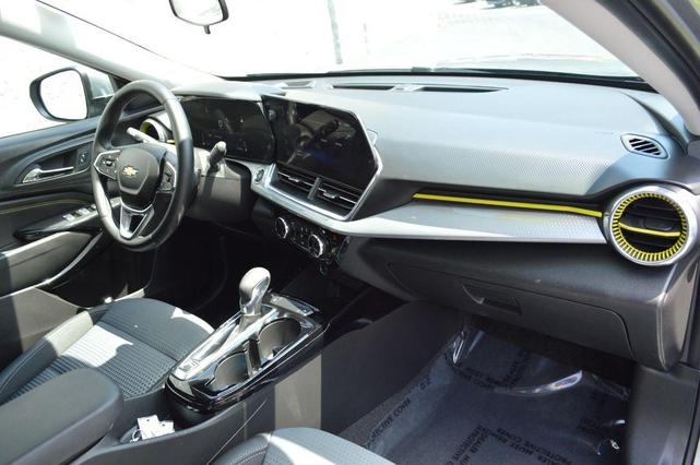 Photo of 2025 Sterling Gray Metallic Chevrolet Trax