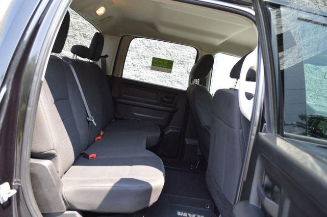 Photo of 2019 Brilliant Black Crystal Pearlcoat RAM 1500 Classic