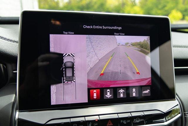 Photo of 2023 Redline Pearlcoat Jeep Compass
