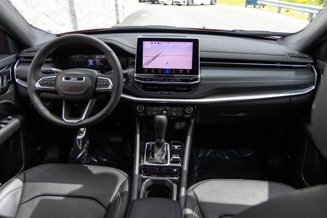 Photo of 2023 Redline Pearlcoat Jeep Compass