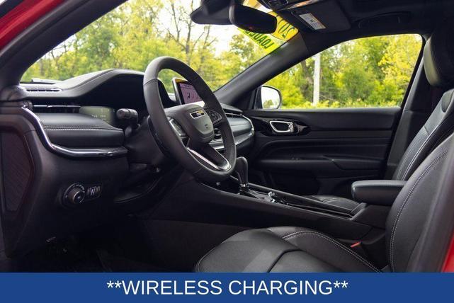 Photo of 2023 Redline Pearlcoat Jeep Compass