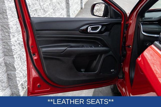 Photo of 2023 Redline Pearlcoat Jeep Compass