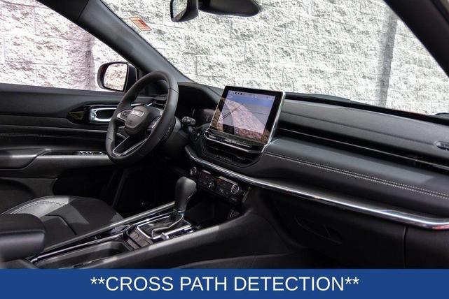 Photo of 2023 Redline Pearlcoat Jeep Compass