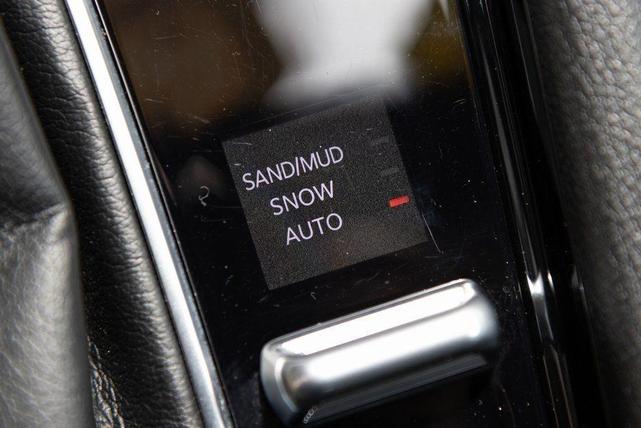 Photo of 2023 Redline Pearlcoat Jeep Compass