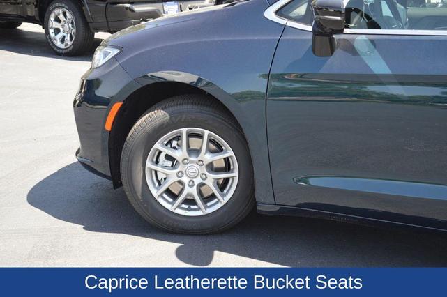 Photo of 2025 Fathom Blue Pearlcoat Chrysler Pacifica