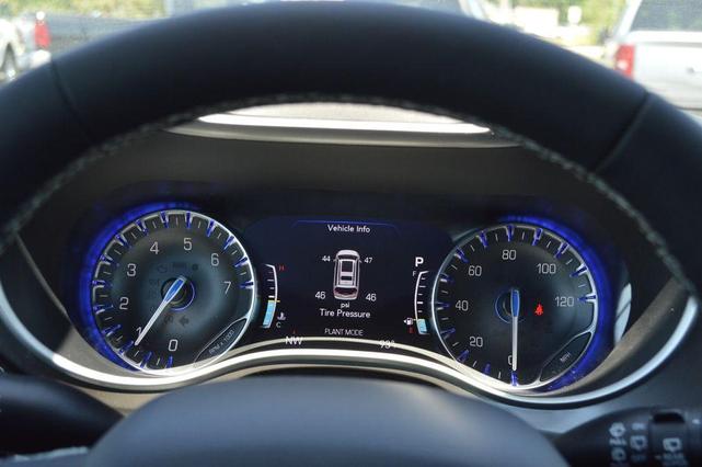 Photo of 2025 Fathom Blue Pearlcoat Chrysler Pacifica