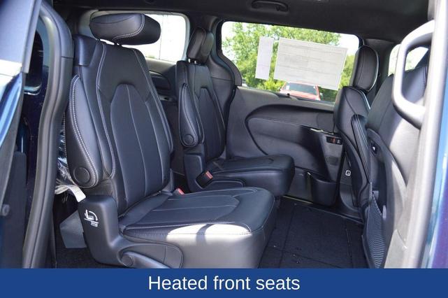 Photo of 2025 Fathom Blue Pearlcoat Chrysler Pacifica