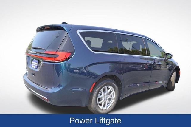 Photo of 2025 Fathom Blue Pearlcoat Chrysler Pacifica