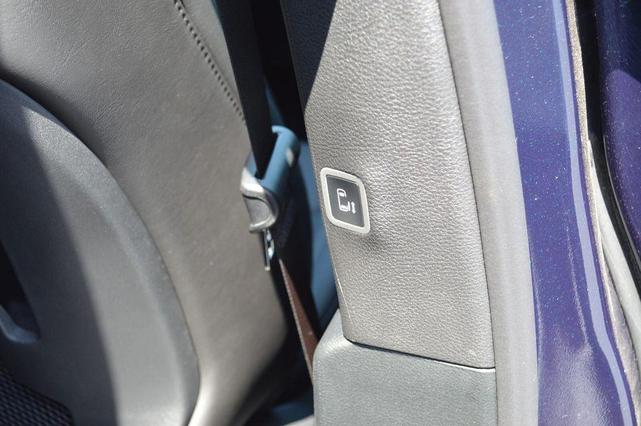 Photo of 2025 Fathom Blue Pearlcoat Chrysler Pacifica