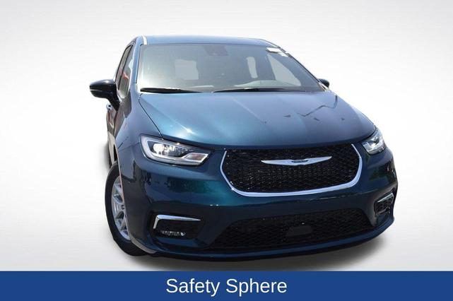 Photo of 2025 Fathom Blue Pearlcoat Chrysler Pacifica