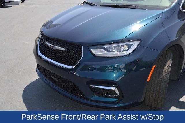 Photo of 2025 Fathom Blue Pearlcoat Chrysler Pacifica