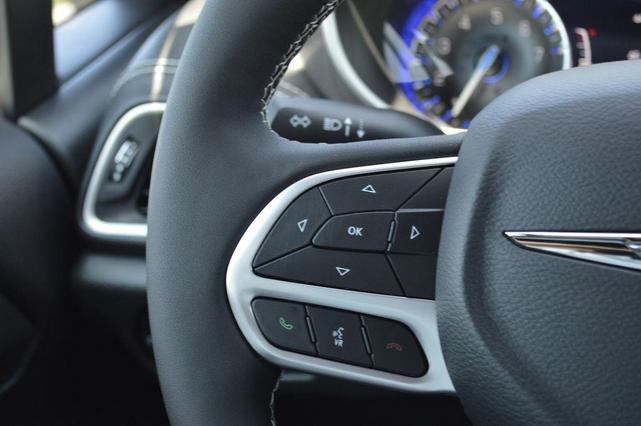 Photo of 2025 Fathom Blue Pearlcoat Chrysler Pacifica